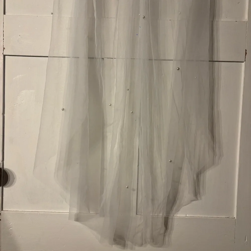 Wedding Veil with Pearl Bow - Picture 5 of 7